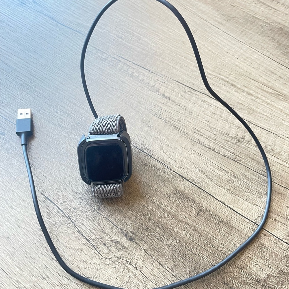 Fitbit versa - Picture 2 of 2